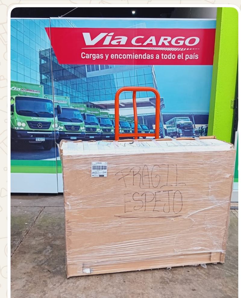 Tocador Hollywood despachado en sucursal Vía Cargo